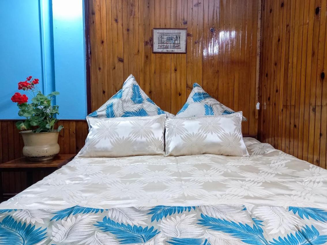 West Point Backpackers Hostel Дарджилинг Экстерьер фото