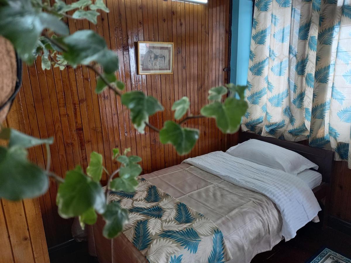 West Point Backpackers Hostel Дарджилинг Экстерьер фото